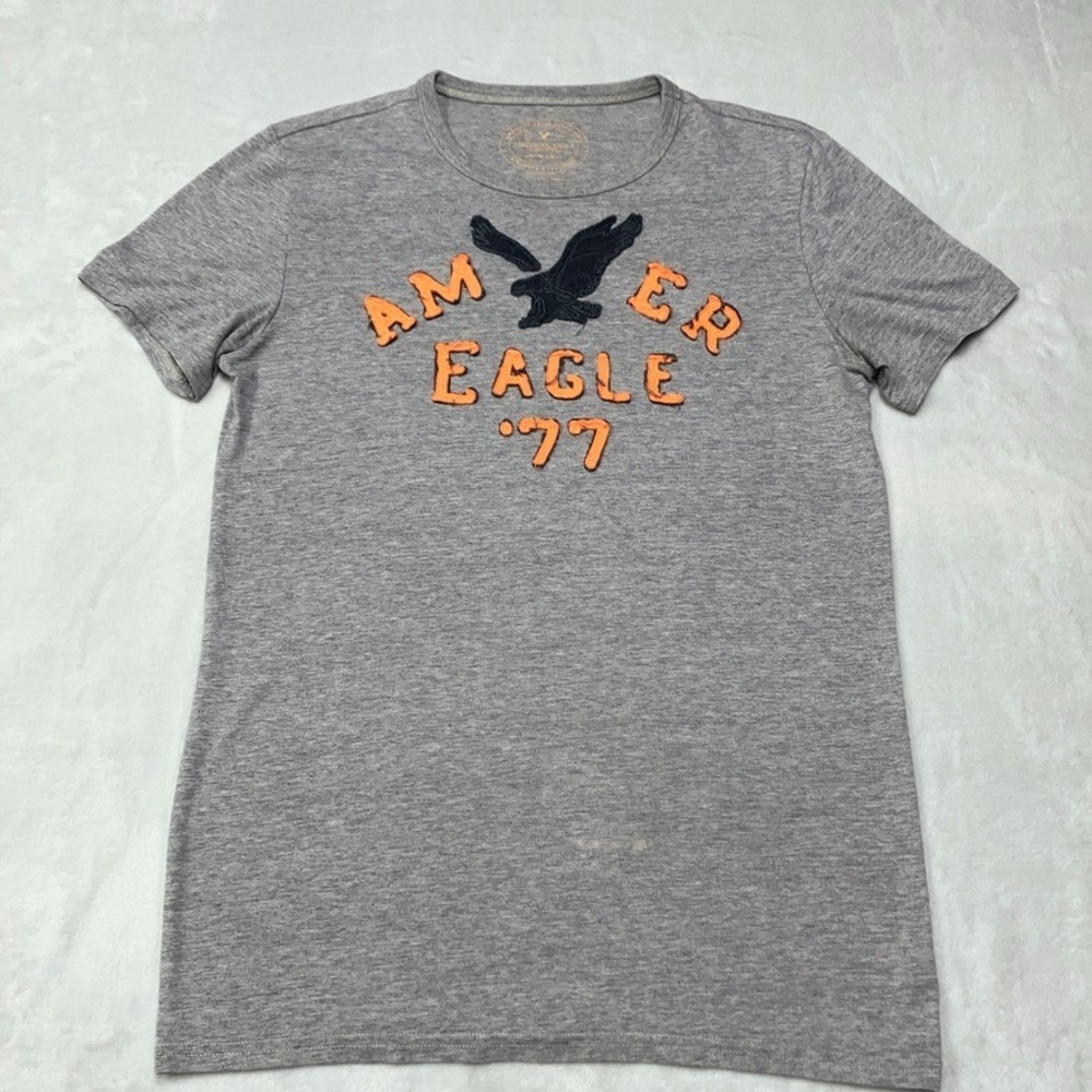 2/$30 American Eagle Y2K‎ Puff Print Spellout T-Shirt Men's XS Athletic Fit Gray